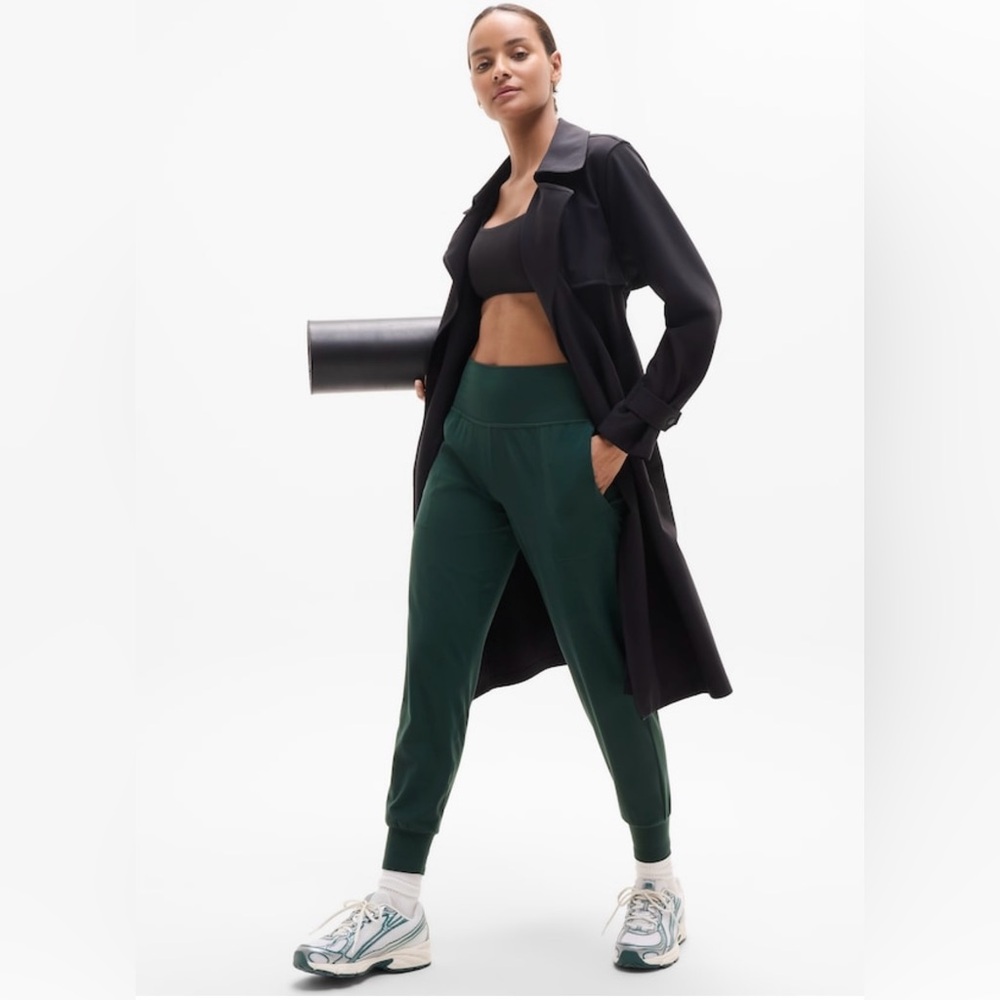 NWT-Athleta Salutation Jogger, Large